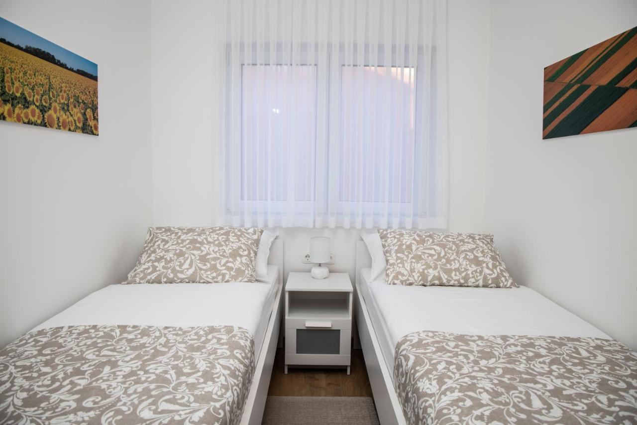 Apartmani ORION - Kasiopeja Vinkovci Bagian luar foto
