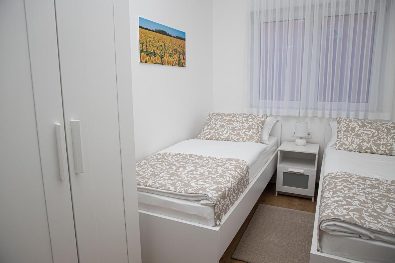 Apartmani ORION - Kasiopeja Vinkovci Bagian luar foto